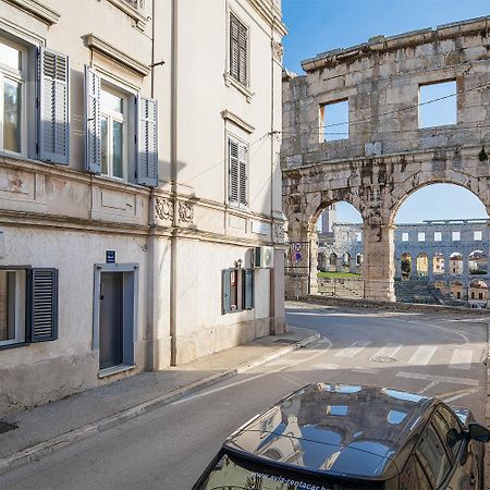 Elegant Apartment Next To Arena プーラ エクステリア 写真