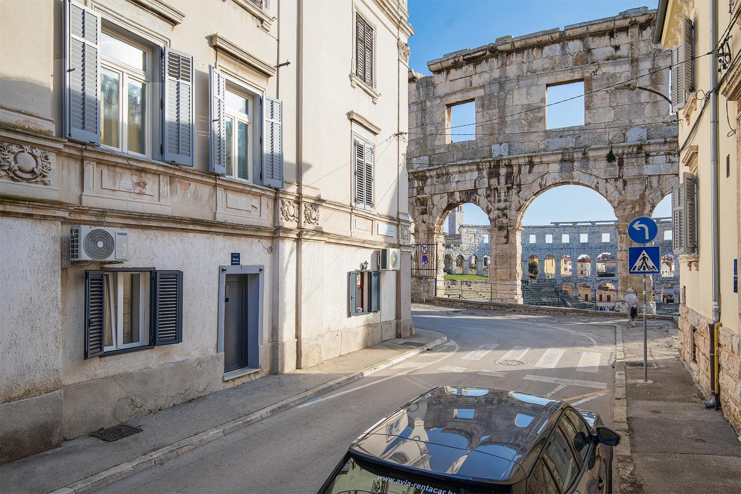 Elegant Apartment Next To Arena プーラ エクステリア 写真
