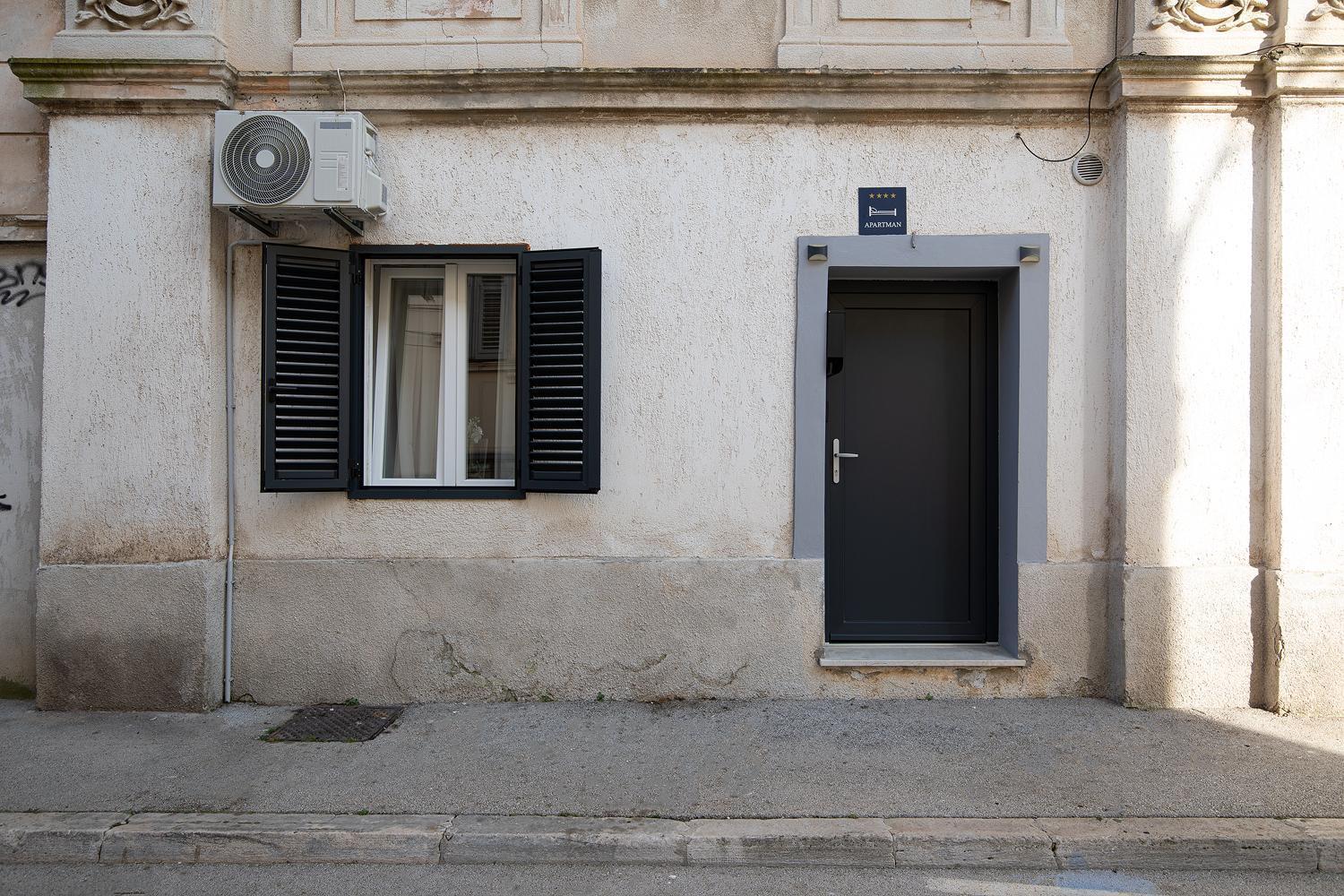 Elegant Apartment Next To Arena プーラ エクステリア 写真